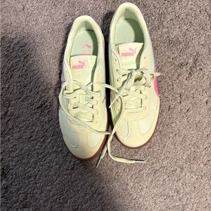 Puma Women's Light Green and Pink Sneakers
